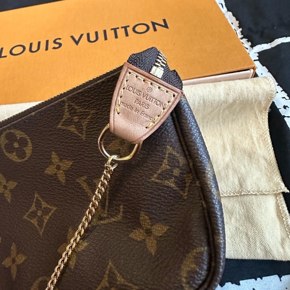 Louis Vuitton Mini Pochette in Mono - Picture 7 of 13